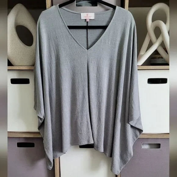 Laurie Felt Gray V-Neck Top Size M/L - Picture 2 of 12